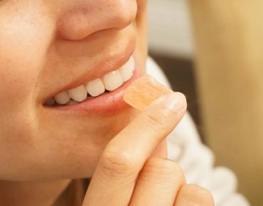 Žalingi įpročiai kenkiantys dantims
